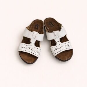 Soft Comfort White Comfort Sandals • Memory Foam Footbed • Women’s 8